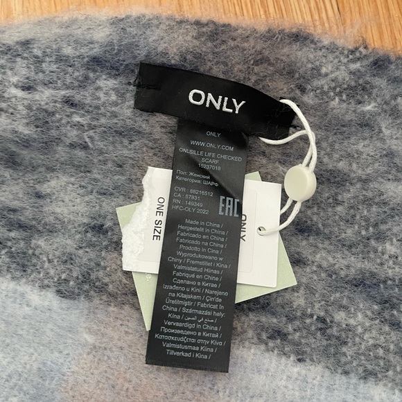 NWT Plaid Scarf, Oversized, soft, green and blue OS - Picture 6 of 8